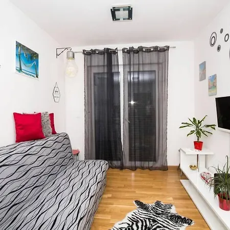 Luxury Viki Very Close To Beach Apartment