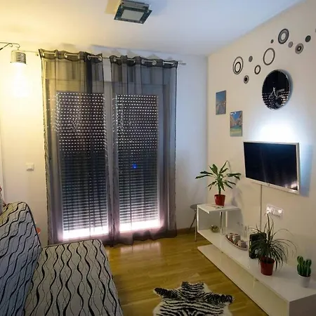 Luxury Viki Very Close To Beach Apartment *