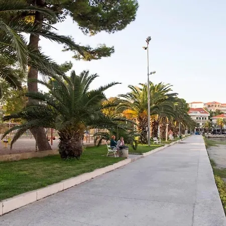 Luxury Viki Very Close To Beach Apartment