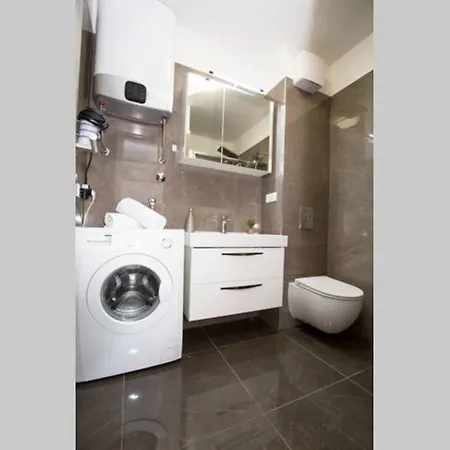Luxury Viki Very Close To Beach Apartment
