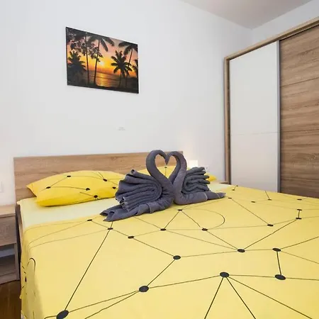 Luxury Viki Very Close To Beach Apartment